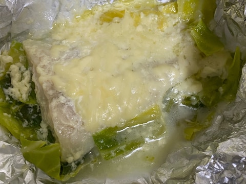 チーズがジュワー☆白身魚のホイル焼き